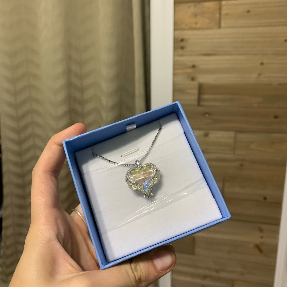 Angle heart necklace